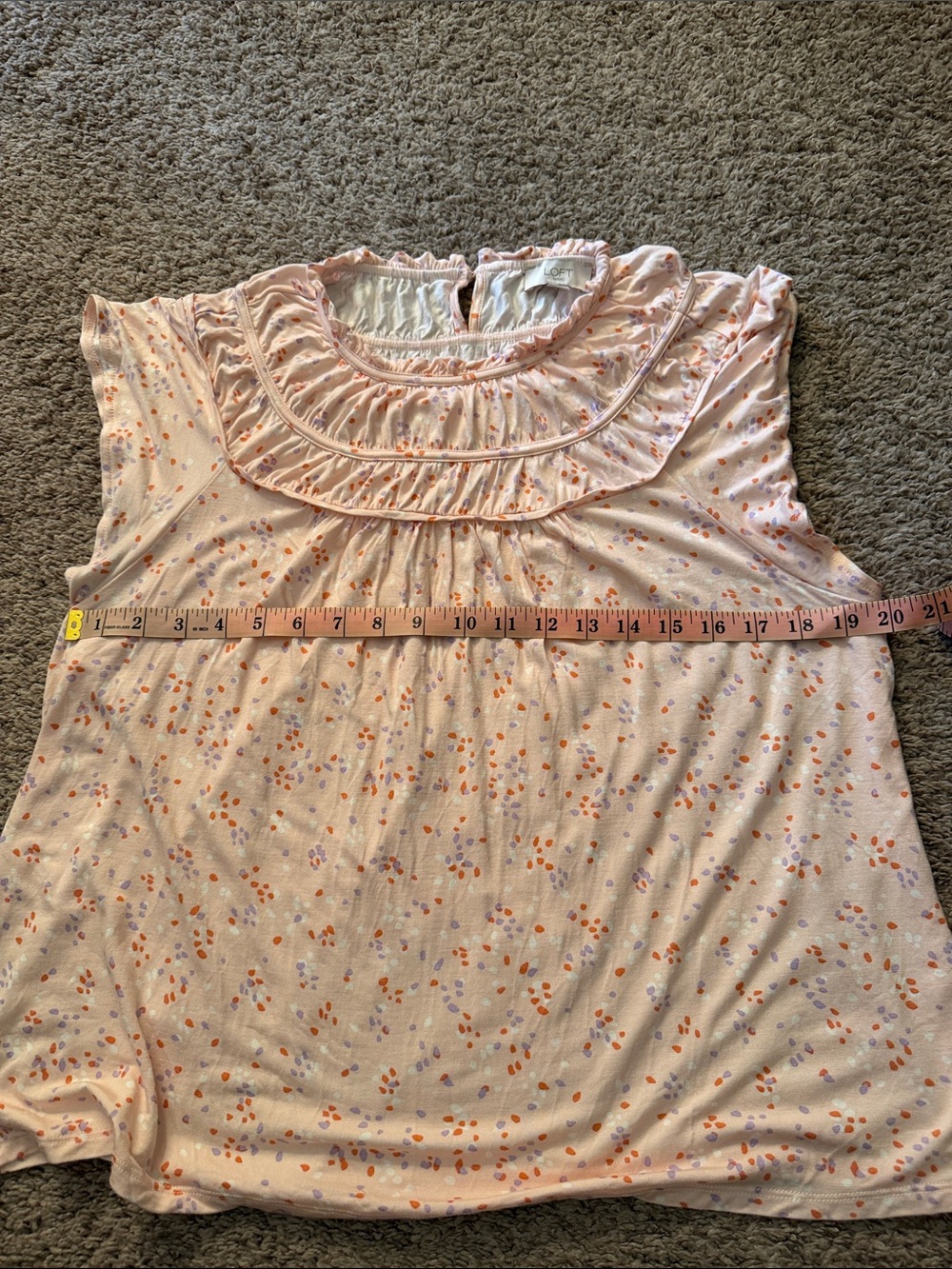 Loft Flutter sleeve top. Size L - Picture 7 of 8